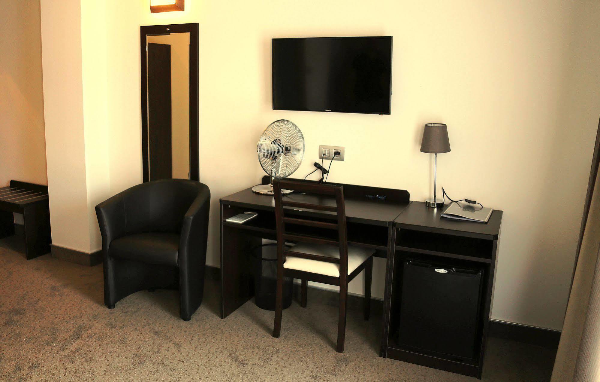 Hotel Saint Daniel Péruwelz Εξωτερικό φωτογραφία